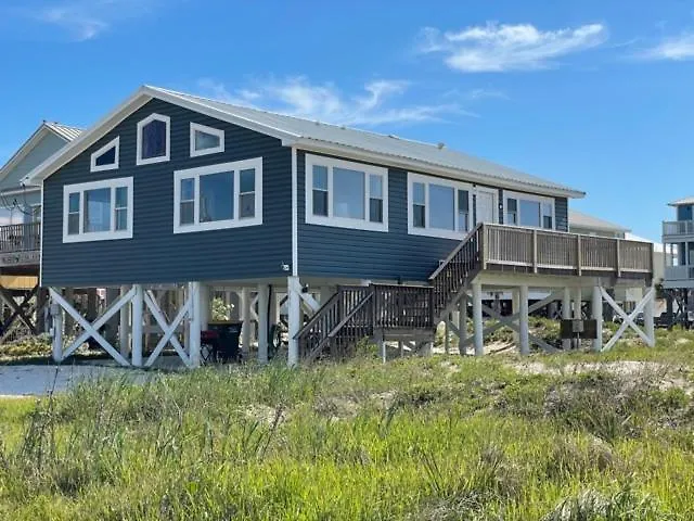 Dog Friendly Cottage Just Steps To Beach / Outdoor Living & Dining Room / Tons Of Amenities / Book Now!