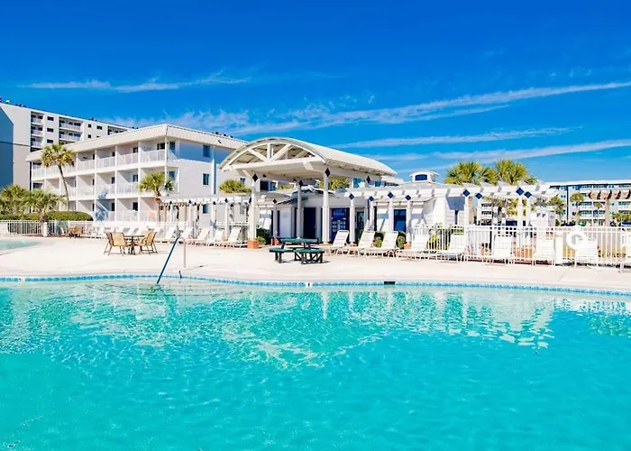 Beachfront Stylish Condo - Stunning Views!