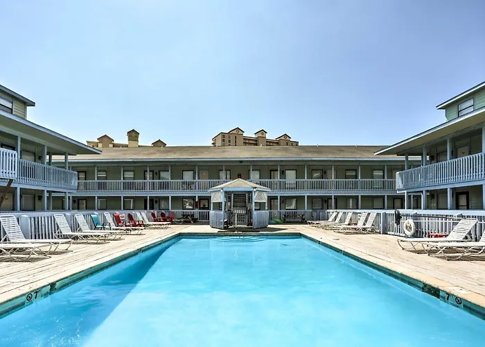 Gulf Shores Condo W/ Pool Access: Steps To Beach!