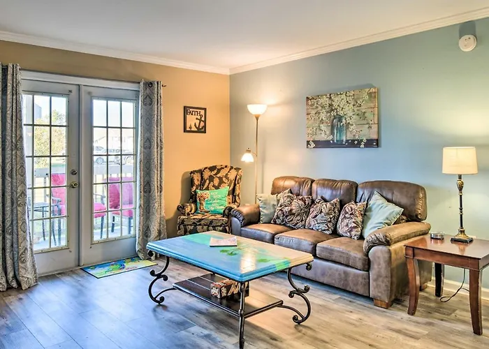 5 Mi To Beach: Gulf Shores Condo W/ Perks!