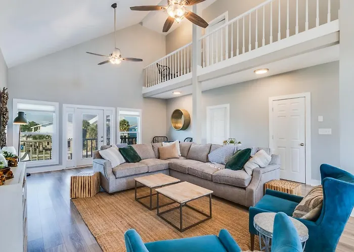 Modern, 3 Bedroom Private House Within Walking Distance To The Beach!
