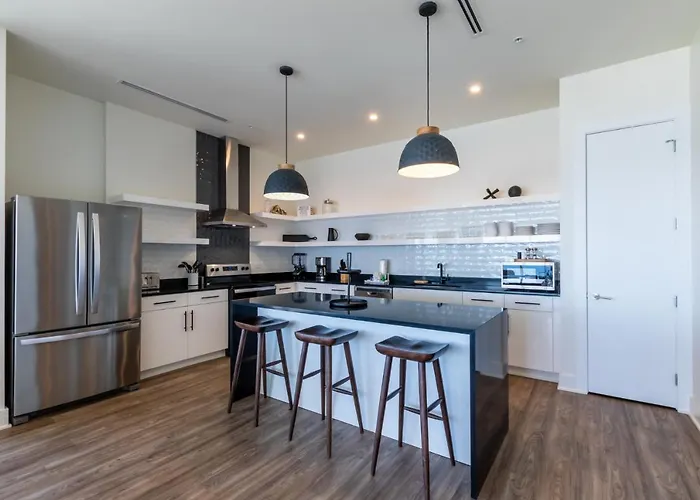 Luxury 4 Bedroom Gulf View Condo With Modern Appliances! Right Next To The Hangout!