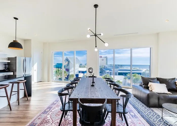 Luxury 4 Bedroom Gulf View Condo, Rooftop Pool, Right Next To The Hangout!