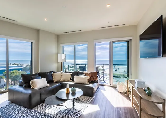 Elegant 4 Bedroom Beachfront, Luxury Condo With Rooftop Pool Next To The Hangout