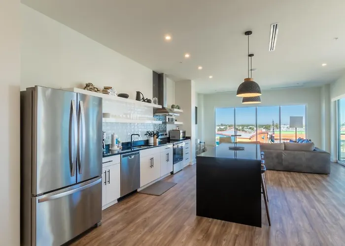 Spacious, 5 Bedroom On The Beach With Rooftop Pool Next To The Hangout!
