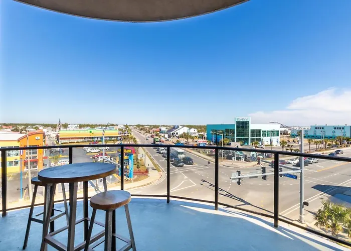 Glamorous 5 Bedroom Condo Right Next To The Hangout!
