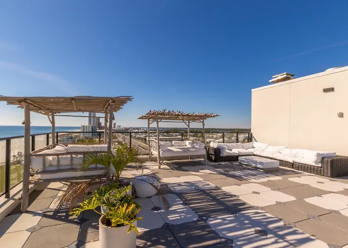Elegant 6 Bedroom Condo With Beach And City Views, 2 Large Balconies, Next To The Hangout!