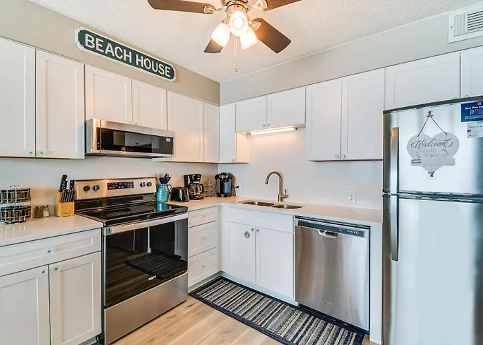 Bright Gulf Shores Beachfront Condo W/ Pool Access