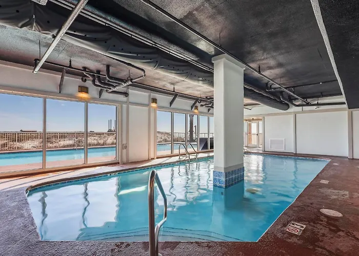 Royal Palms 907