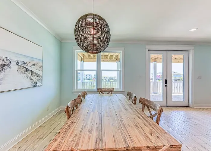 The Beach Fox- Sleeps 26- Walk To The Beach!