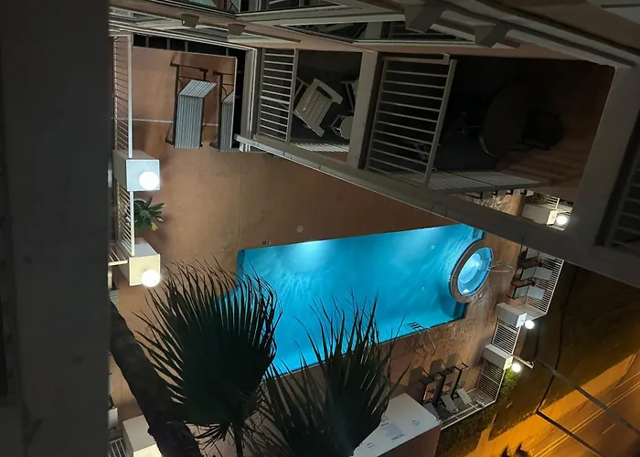 Direct Gulf Front Condo With Resort Pools With Hot Tubs - Steps To Beach