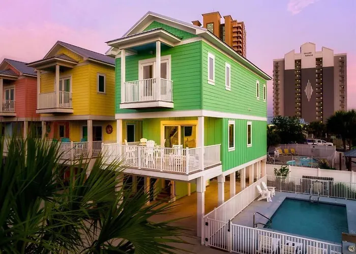 Green Family Bungalow! Beach Access, Pool, & Fishing Dock