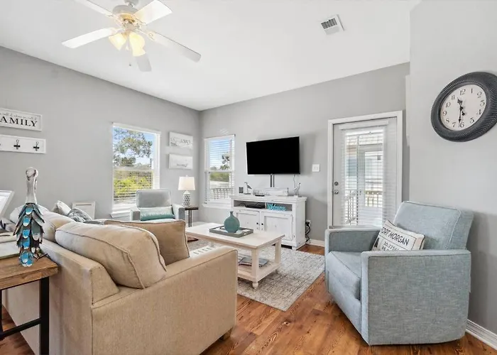 4013 One Minute To Beach Two Pools Dog Friendly
