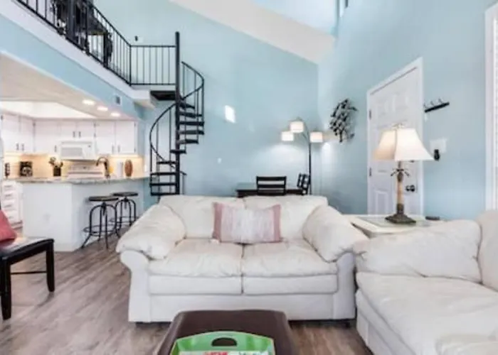 Dog Friendly 2 Bed Condo! Walk To Beach Or Lagoon!