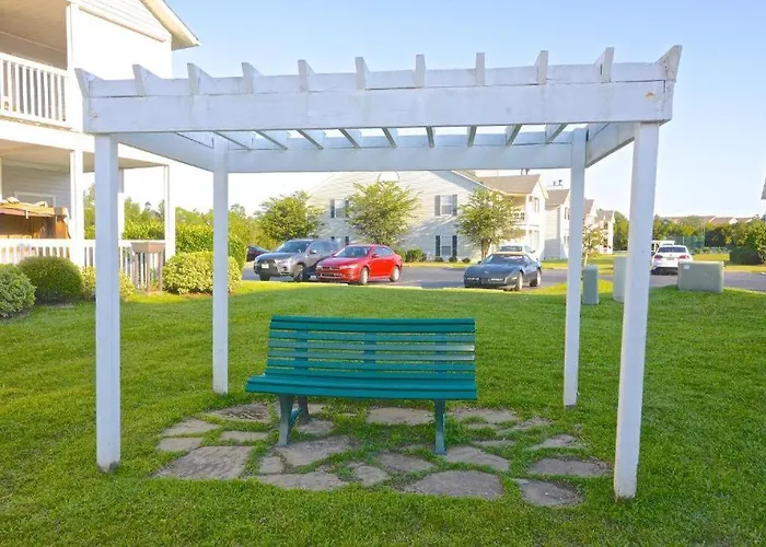 3B/2B W/ Pool & Tennis Court, Sleeps 6