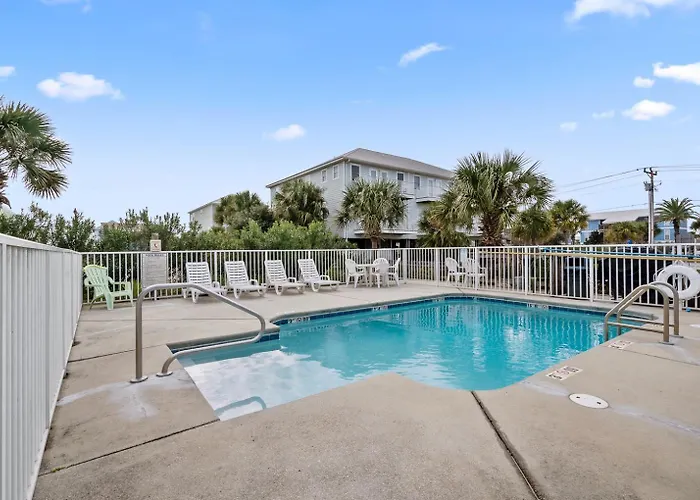 Beautiful Two Bedroom, Two Bathroom First Floor Condo In Gulf Shores!
