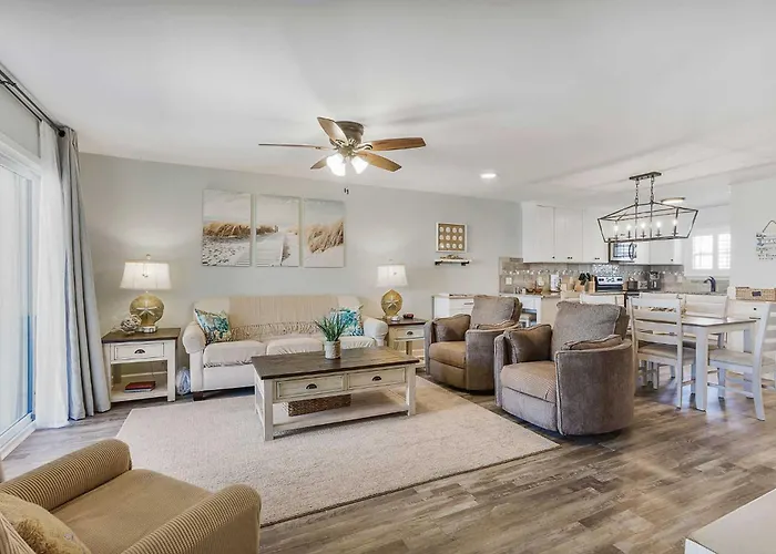 Lagoon Landing 202- Beautifully Decorated Condo With Balcony & Pool Steps To Beach & Lagoon