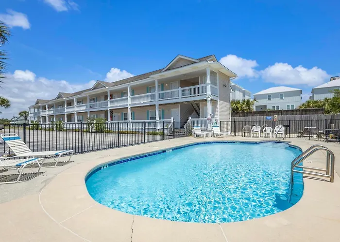 Walk To Beach-Sleeps 8-Pool-King Suite-Family Condo-Beach Chairs