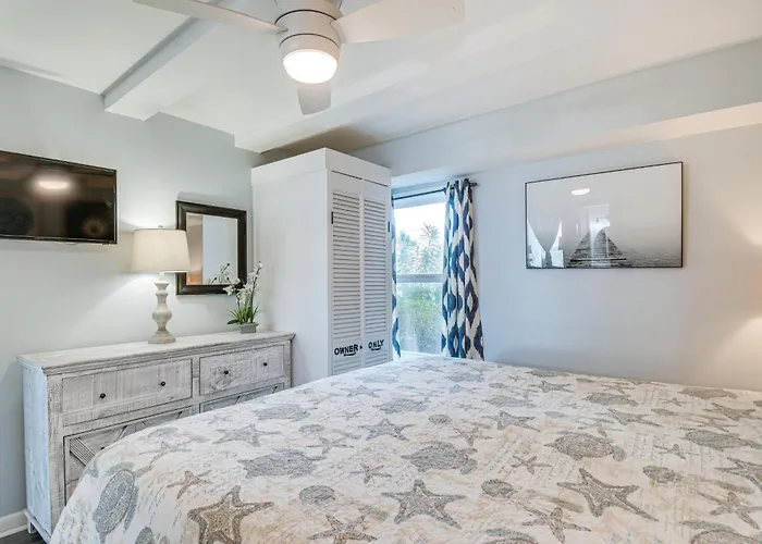 Beachfront Gulf Shores Condo W/ Community Pool!