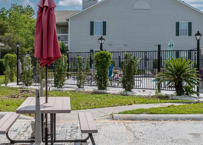 2Br/2Ba Full Condo W/ Pool & Gym, Sleeps 6
