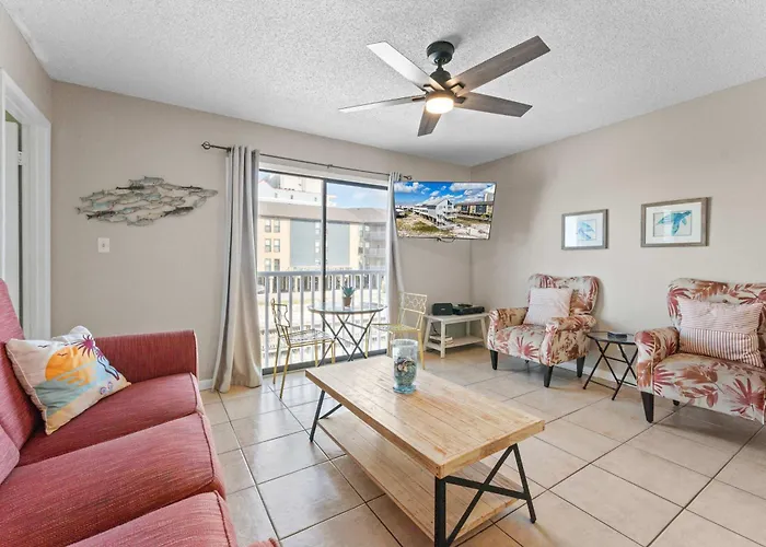 Cozy Beachfront Condo With Pool