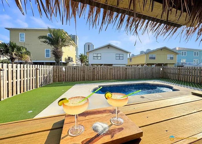 Private Pool & Short Walk To Beach - Free Activities
