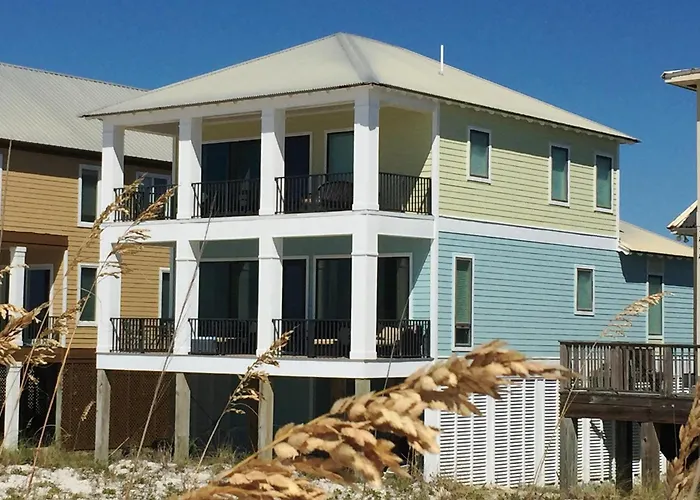 Lone Palm By Gsvr - Charming Beachfront Retreat With Great Primary Bed And Bath - Free Activities And Golf