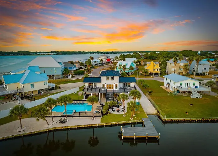 Gulf Shores Coast - Canal View, Hot Tub & Boat Dock