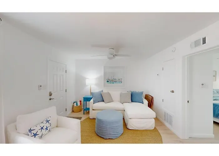 Island Villa Waterway District 2 Miles From Beach