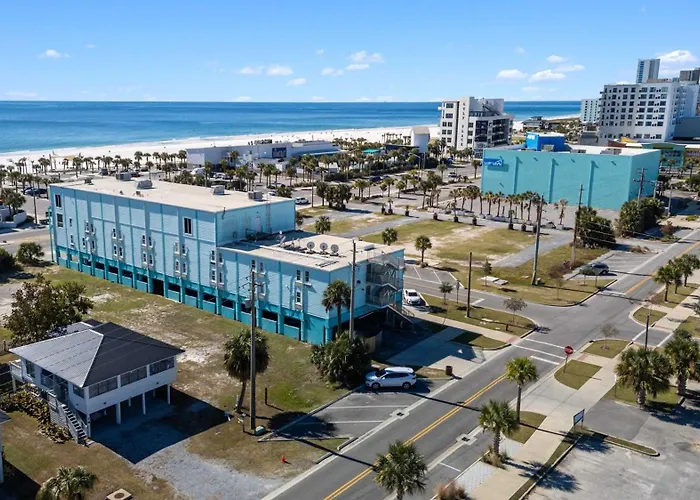 Studio For Two Near Beach Access Dining And Shops
