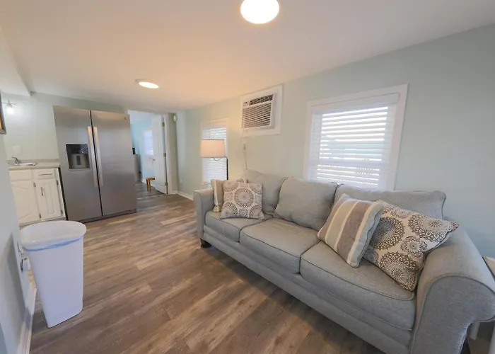 2 Bedroom Pet Friendly Duplex Steps From Beach - Free Daily Activities!