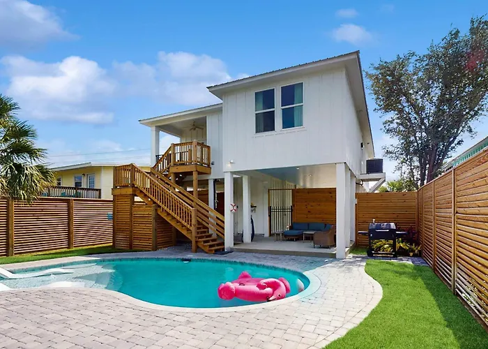 New Dog-Friendly Home With A Private Pool Near The Gulf