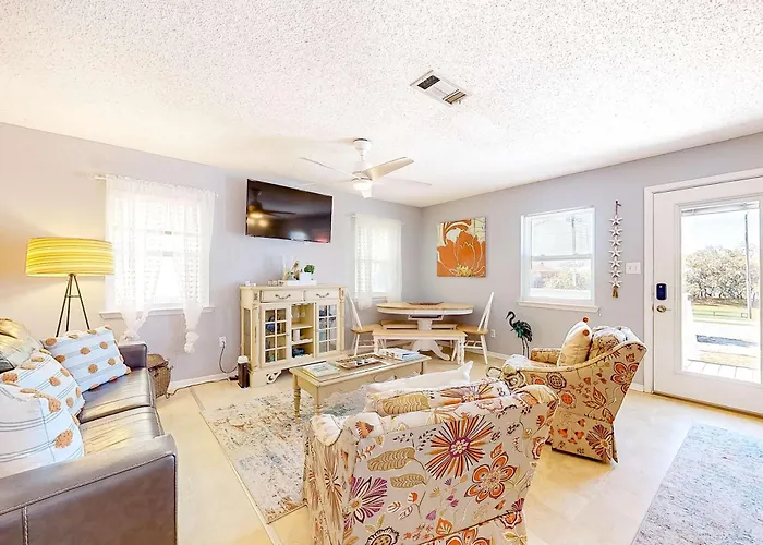 Dog-Friendly Duplex With A Full Kitchen Furnished Deck Beach Gear & Ac