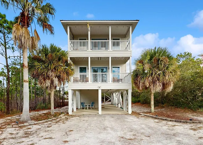 Spacious Private Home With Patio Balconies Close To Beaches