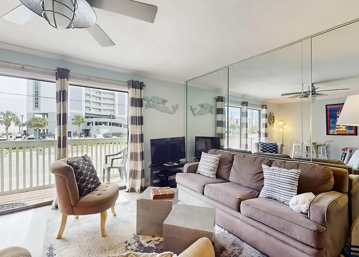 Coastal Condo Close To The Beach With Balcony - Walk Everywhere