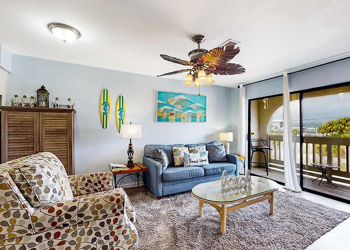 Partial Lagoon-View Charming Condo With Beach Access Minutes Away