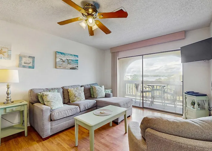 Lakeview Condo With Shared Pool - Just Steps From The Beach