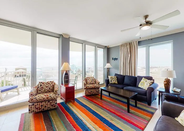 Spacious Coastal Gem With Fast Wifi Gulf Views Private Balcony & Full Kitchen