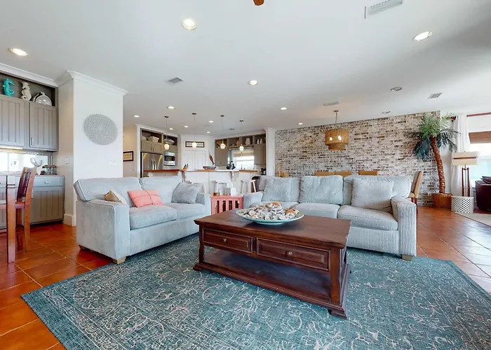 Delightful Escape With Direct Beach Access Wifi Furnished Deck & Full Kitchen
