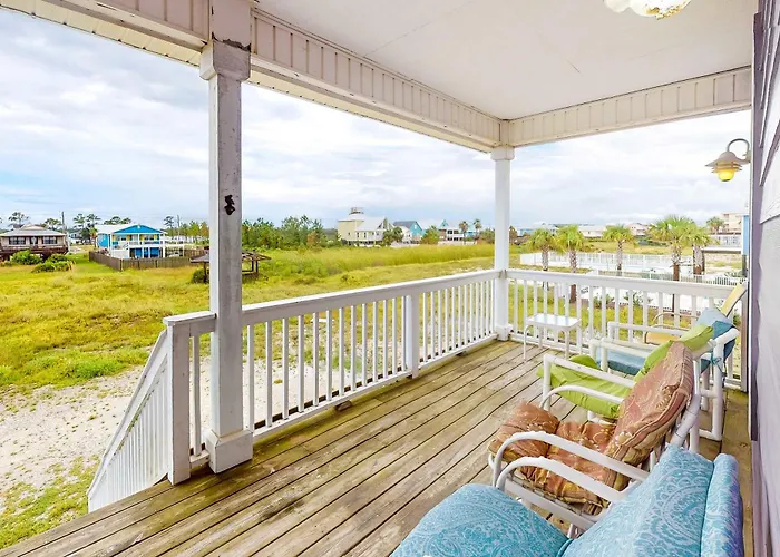 Colorful Duplex Apartment With Porch Wifi & Central Ac - Walk To The Beach