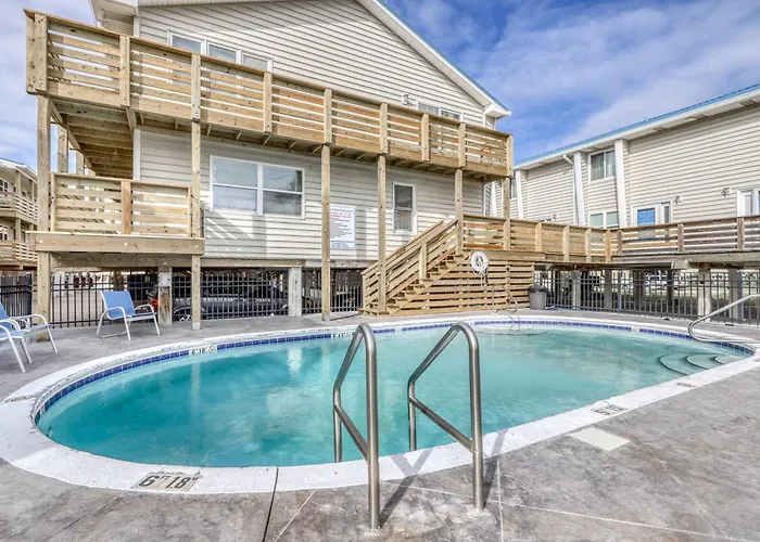 Condo Right Across From The Beach With A Balcony W&D Central Ac & Pool Access