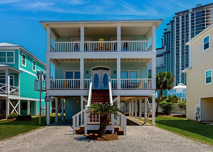 Family-Friendly Beach Home W Gulf Views A Full Kitchen & Spacious Living Area