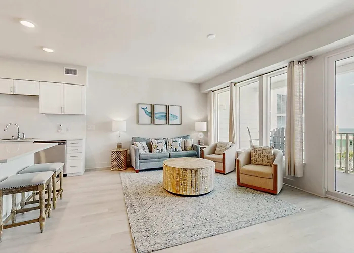 Beachfront Condo With Pool Private Balcony And Washer And Dryer