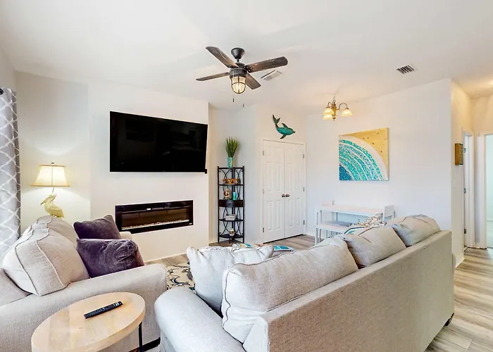 Renovated 1St-Floor Condo With Pool & New Furnishings - 1 Block To The Beach