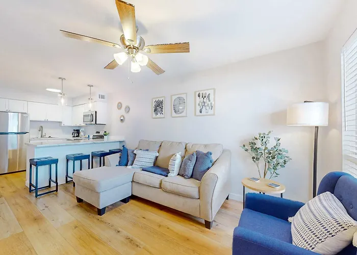 Cozy Condo With Turquoise Pool Open Layout Smart Tvs Balcony & Ac