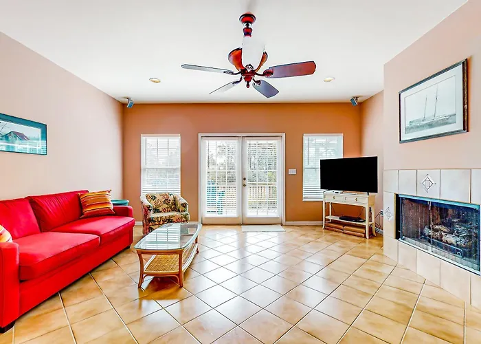 Sunny Coastal Hideaway With Patio Large Deck W&D & Central Ac