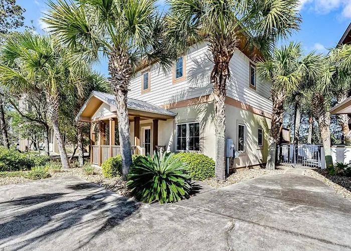 Two-Story Guesthouse With Pool Central Ac W&D & Full Kitchen