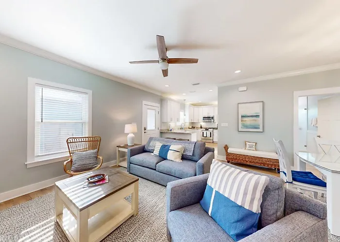 Cozy Getaway With Pool Access Charming Interior & Screened Porch