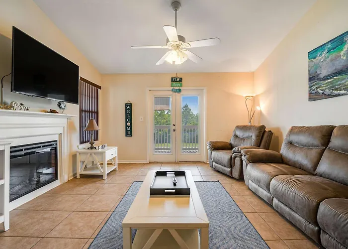Snowbird-Friendly Condo With Ac Outdoor Pool Tennis & Hot Tub - Near The Beach