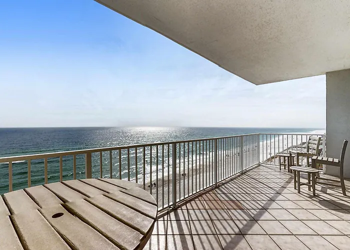 Bright & Attractive Condo In Gulf-Front Building With Pool & Spacious Balcony